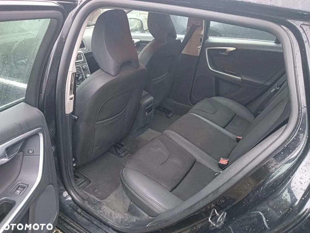 Volvo V60 D3 Momentum - 8