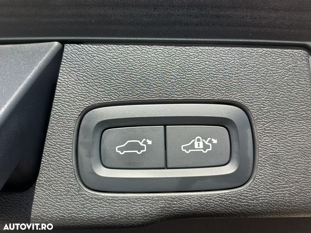 Volvo XC 60 Recharge T8 Twin Engine eAWD Inscription - 11