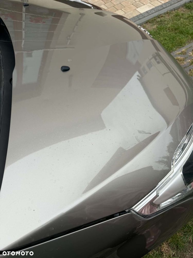 Peugeot 208 - 8