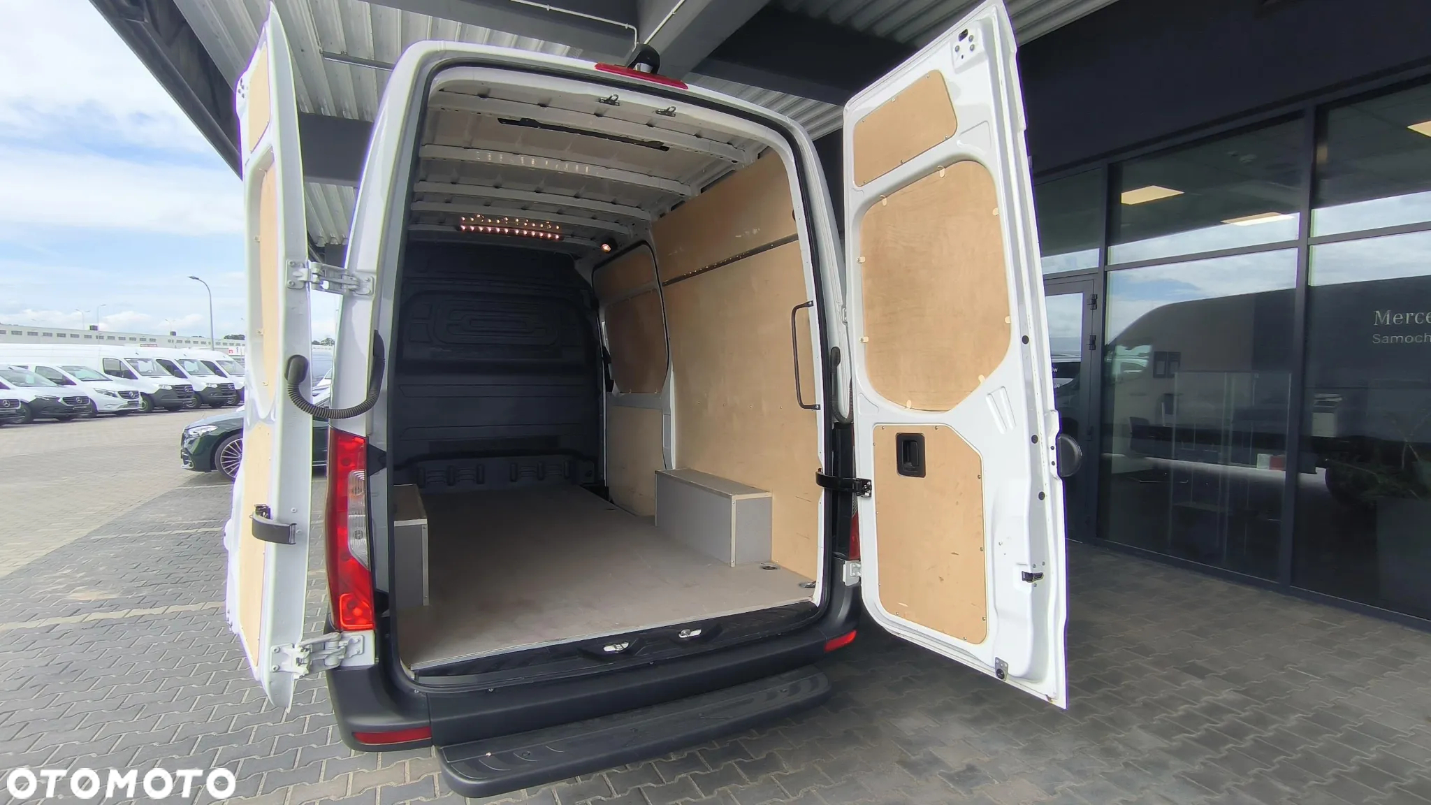 Mercedes-Benz Sprinter - 15