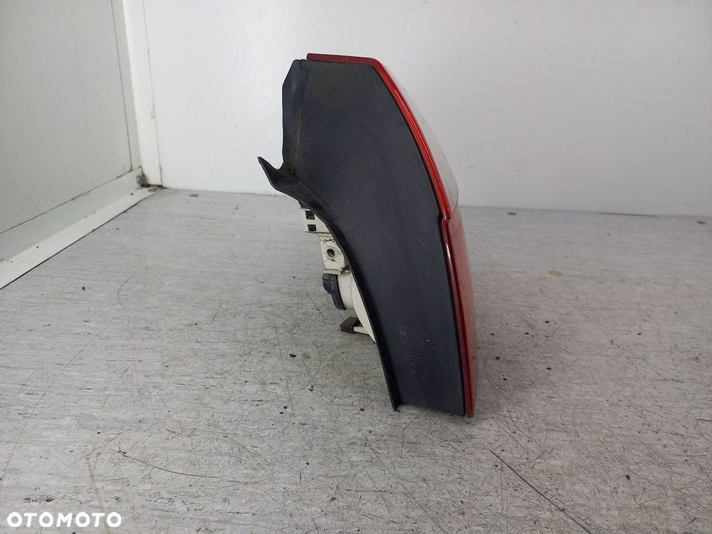 LAMPA TYLNA PRAWA AUDI A4 B6  11 A467 TYC SEDAN - 5