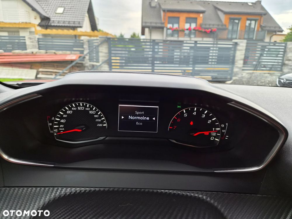 Peugeot 2008 PureTech 130 EAT8 Allure Pack - 25