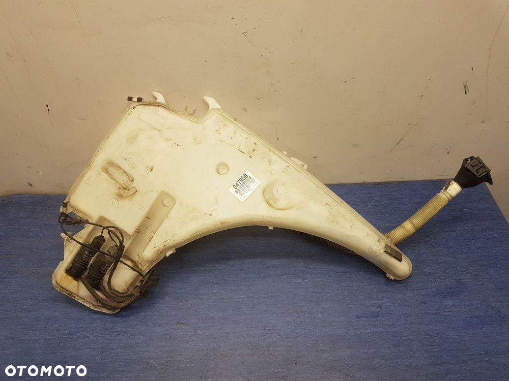 BMW E81 LIFT ZBIORNICZEK SPRYSKIWACZA - 6