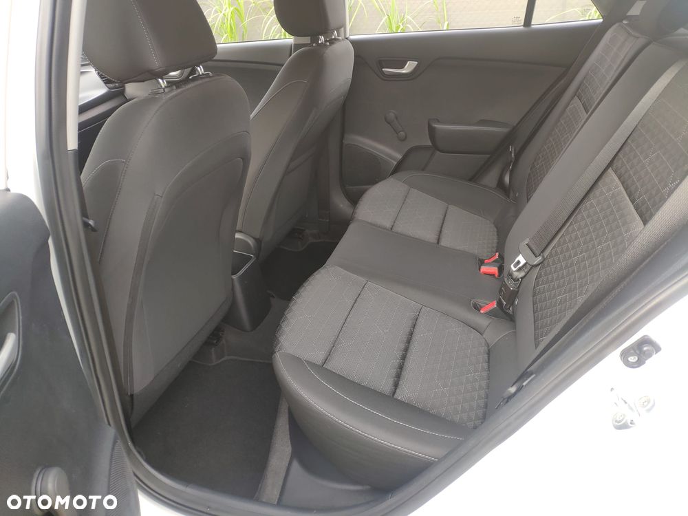 Kia Rio 1.2 M - 11
