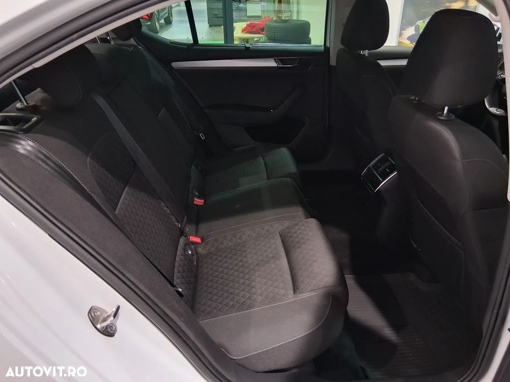 Skoda Superb 2.0 TDI DSG Ambition - 35