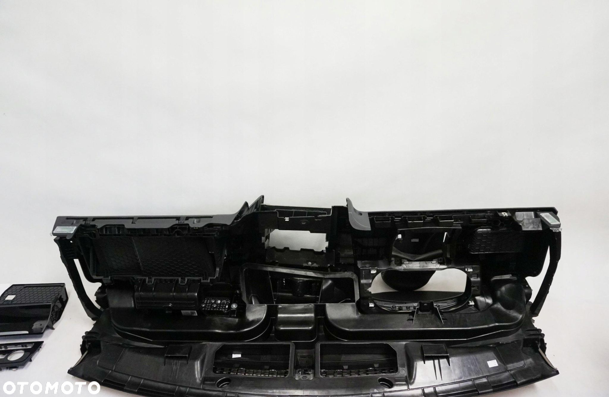 KONSOLA DESKA ROZDZIELCZA VW GOLF VII LIFT UK KPL - 6