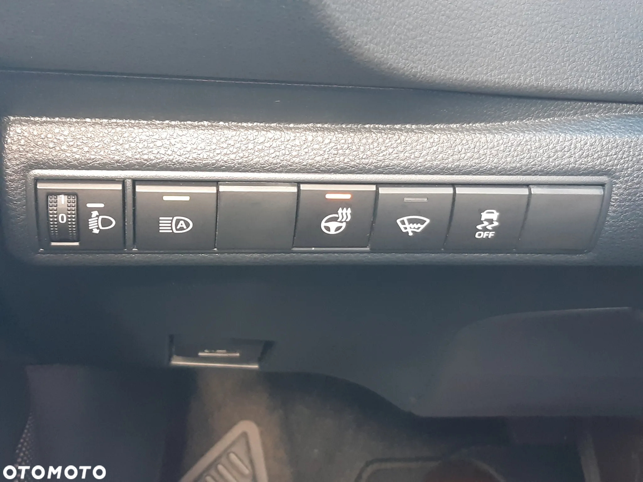 Suzuki Swace 1.8 Hybrid Premium Plus CVT - 16