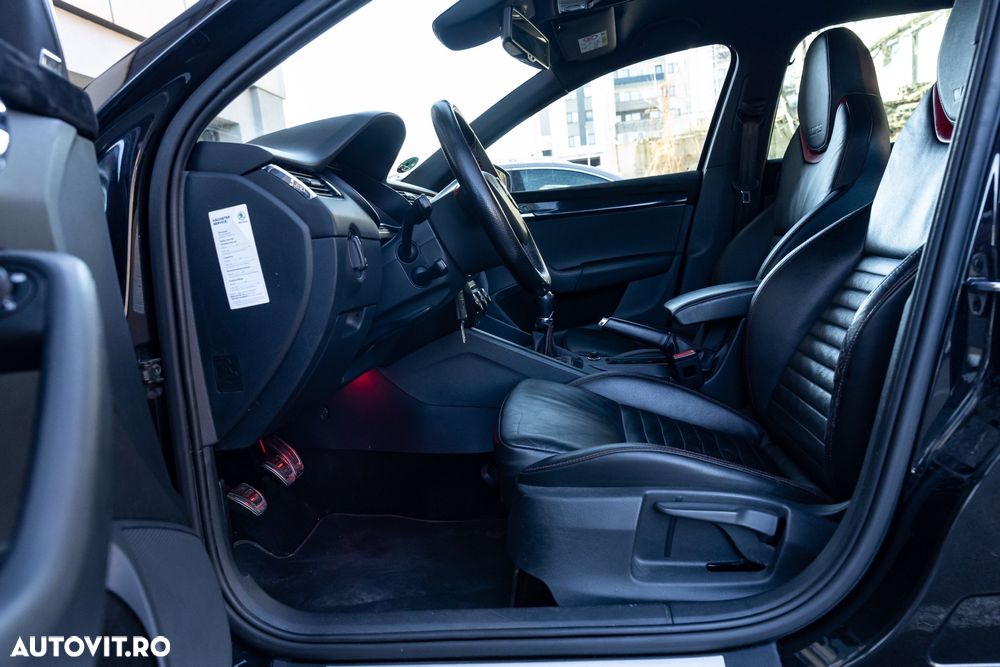 Skoda Octavia Combi Diesel 2.0 TDI RS - 11