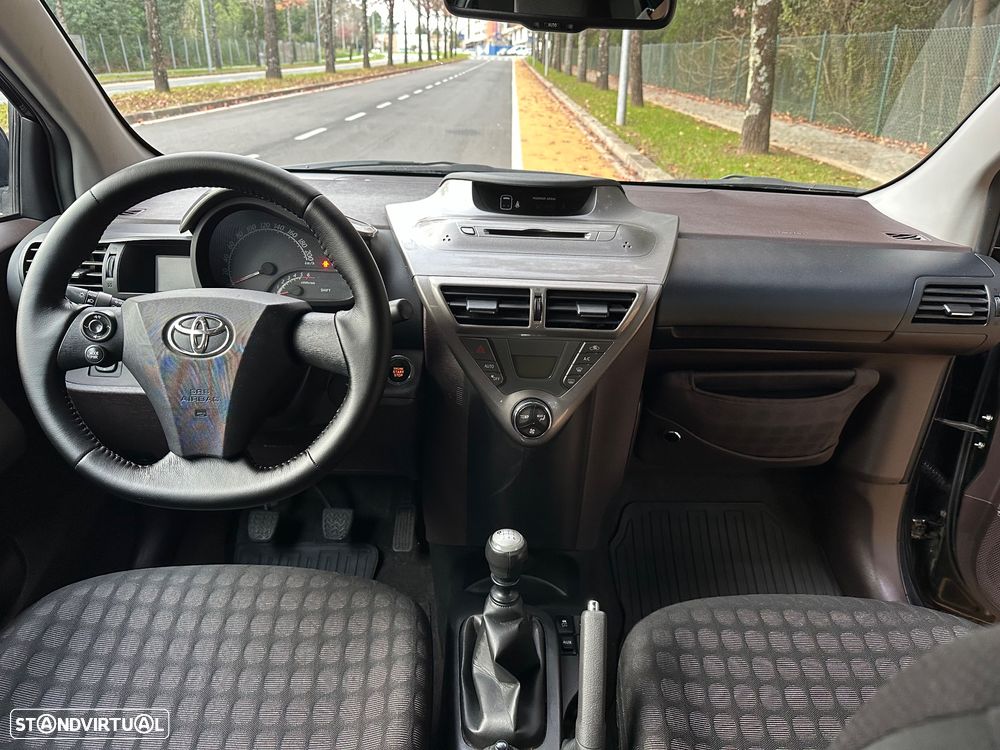 Toyota iQ 1.4 D-4D 2 - 4