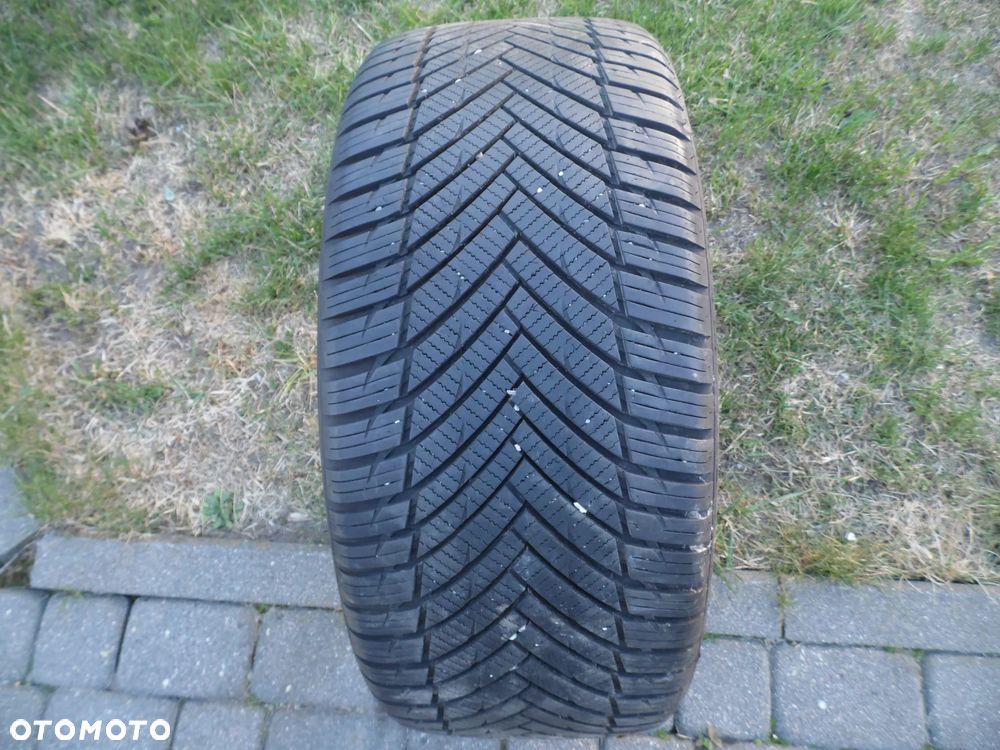 Opona Całoroczna Minerva All Season Master 235/35R19 2024 - 1