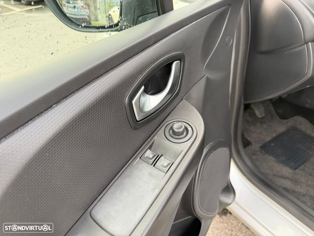 Renault Clio 1.5 dCi Dynamique S - 19