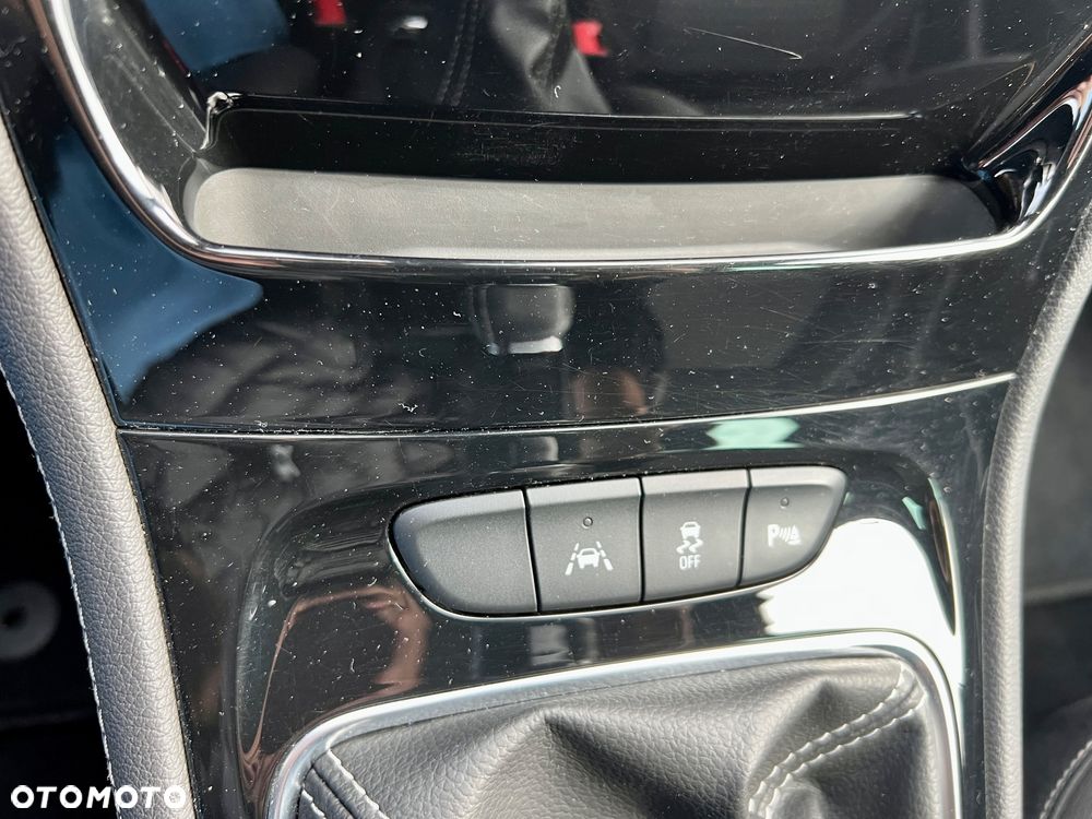 Opel Astra 1.4 Turbo Innovation - 25