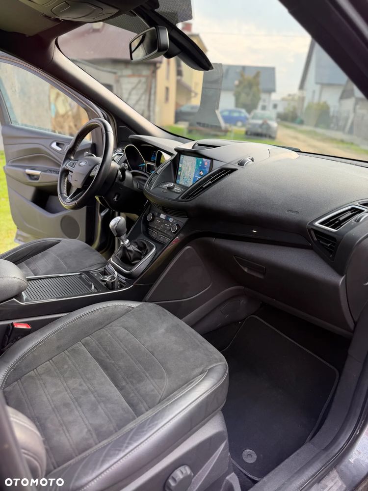 Ford Kuga 1.5 EcoBoost 2x4 Titanium - 38