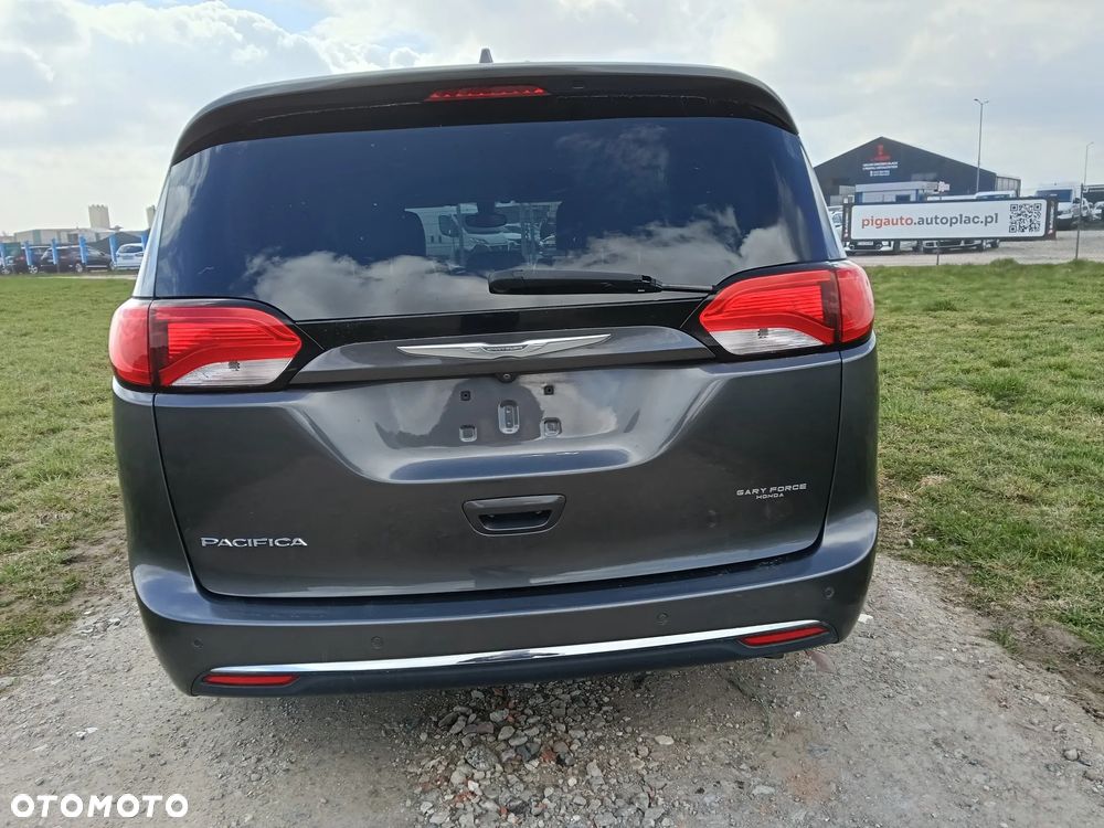 Chrysler Pacifica - 9