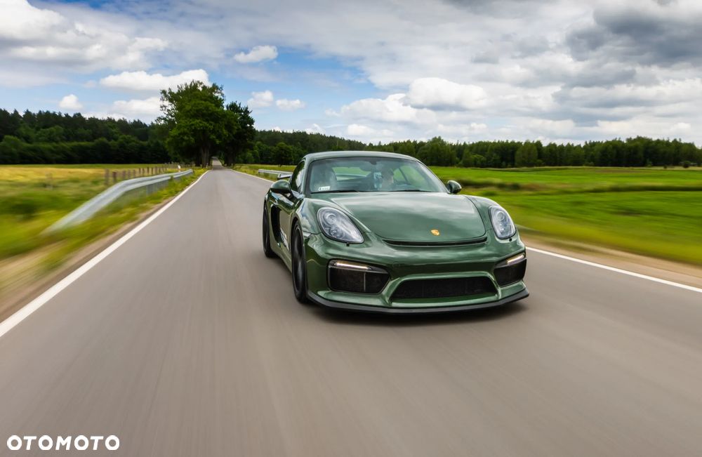Porsche Cayman GT4 - 8