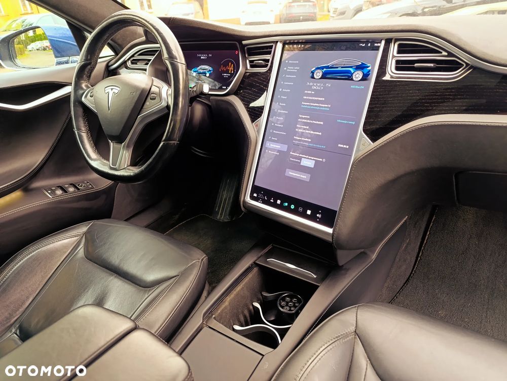 Tesla Model S - 13