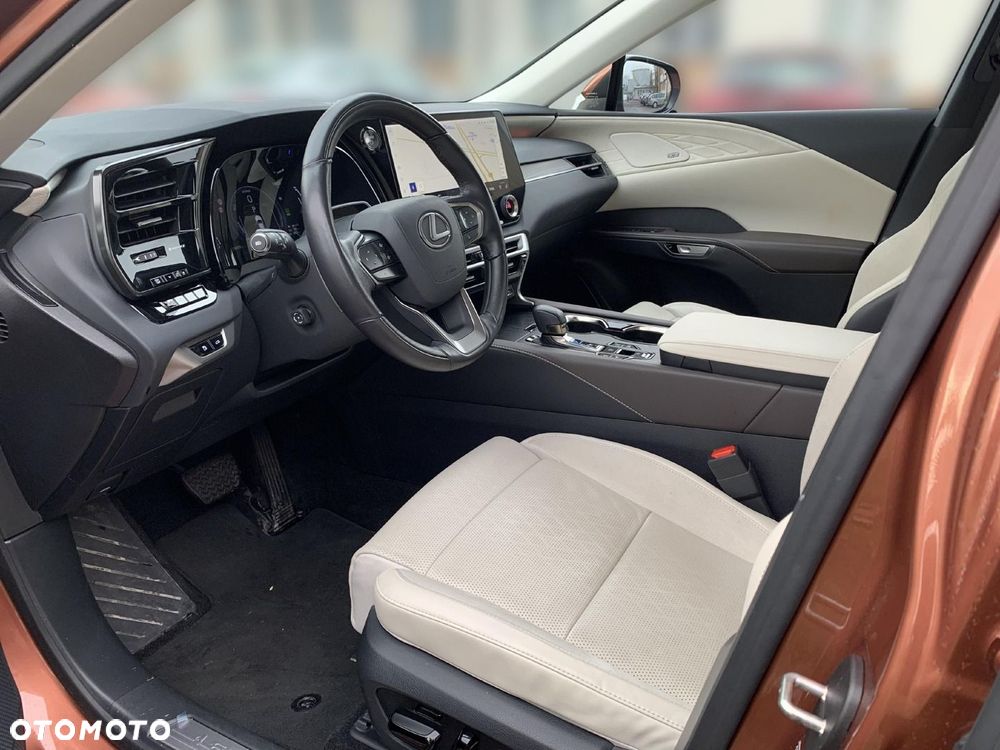 Lexus RX 450h+ Omotenashi - 14