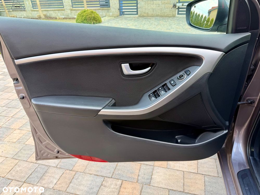 Hyundai i30 1.6 Trend - 13