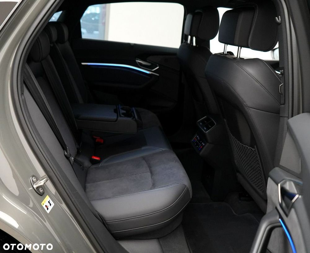 Audi Q8 Sportback e-tron - 18