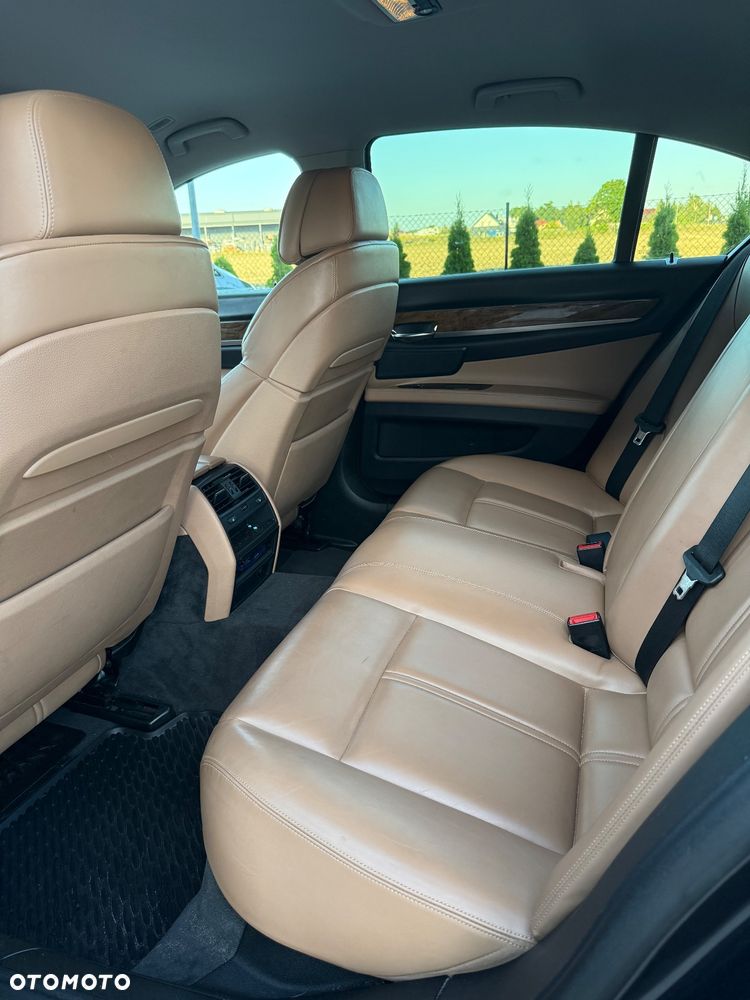 BMW Seria 7 740d xDrive - 17