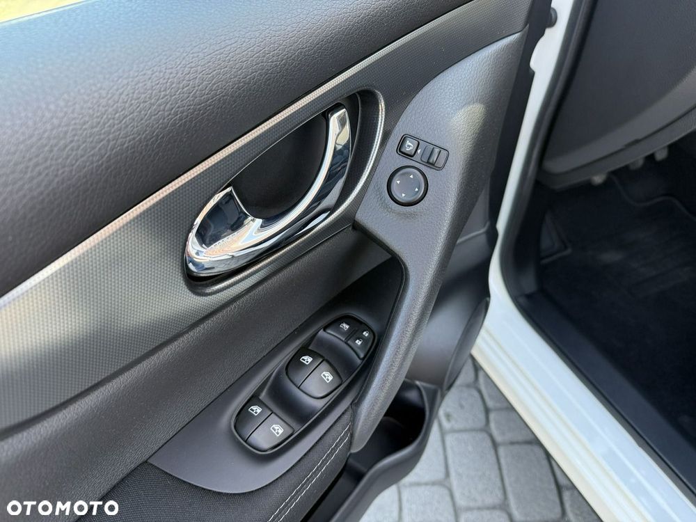 Nissan Qashqai 1.6 DIG-T N-Connecta - 19