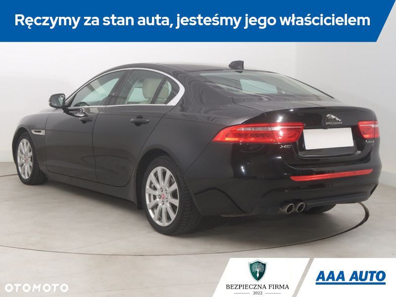 Jaguar XE - 6