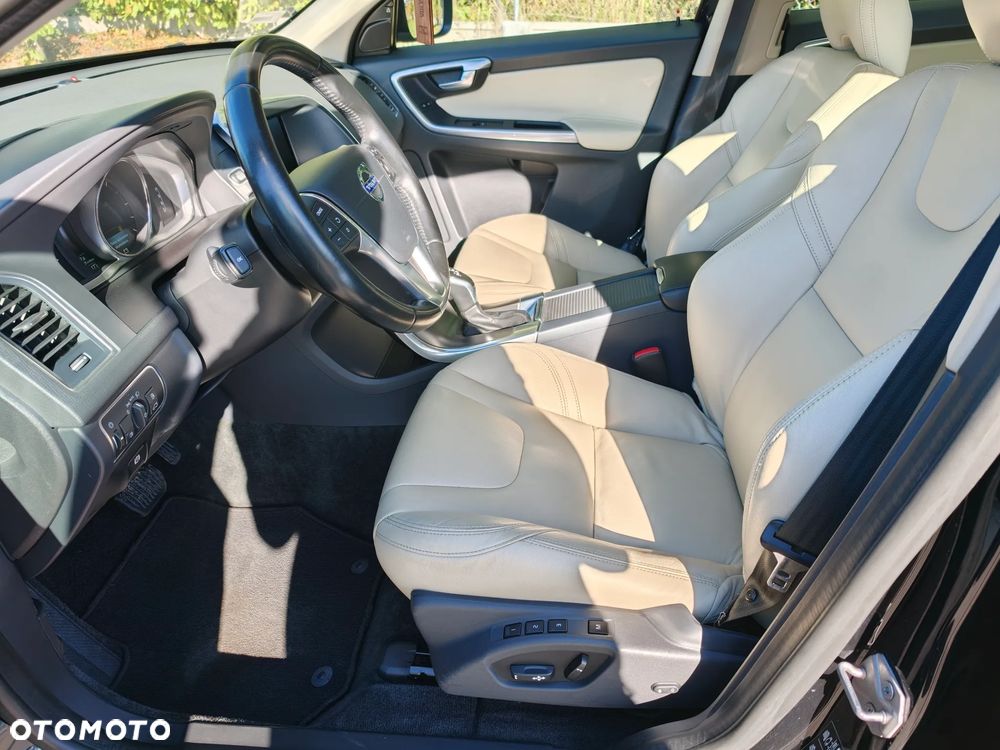 Volvo XC 60 D5 AWD Summum - 3