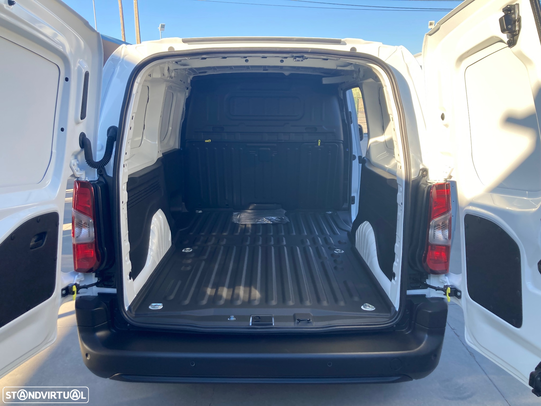 Citroën Berlingo longa L2H1 1.5 BlueHdi 102 Cv Van 3 Lug - 20