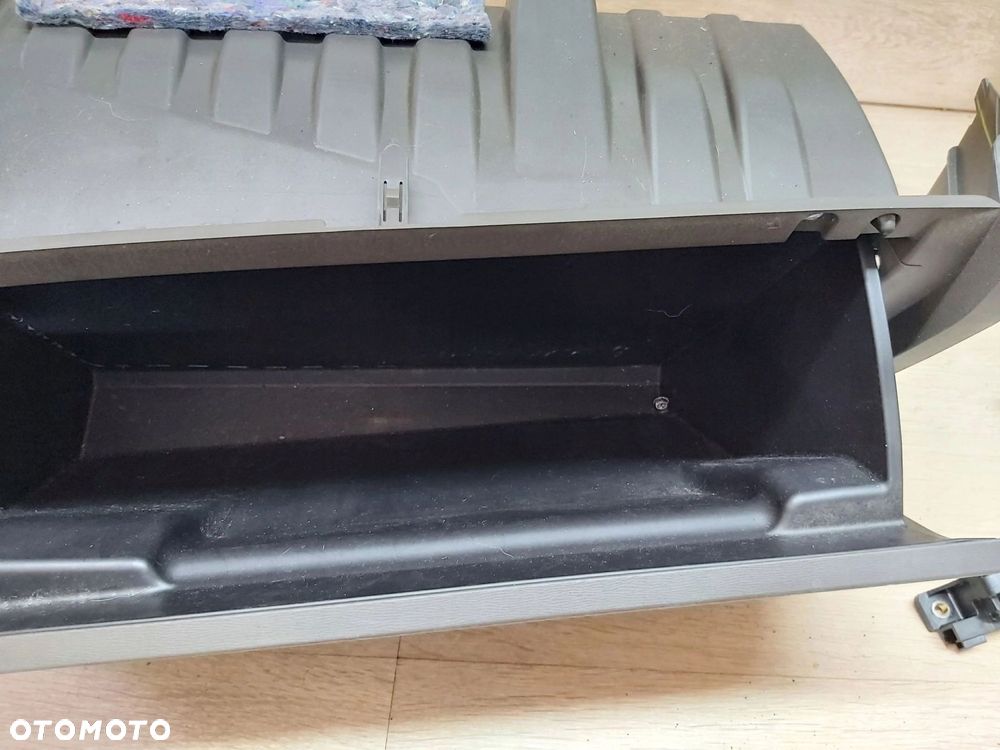 TOYOTA Sienna XL30 11-16r schowek deski pasażera 55045-08030 - 4
