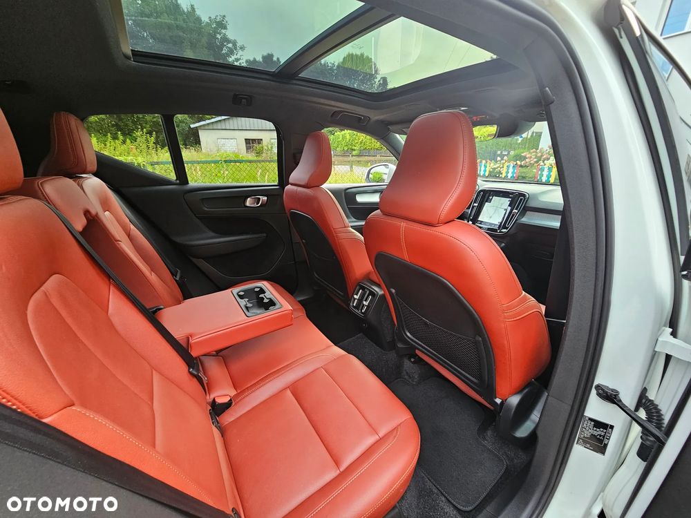 Volvo XC 40 B5 B AWD Ultimate Dark - 19
