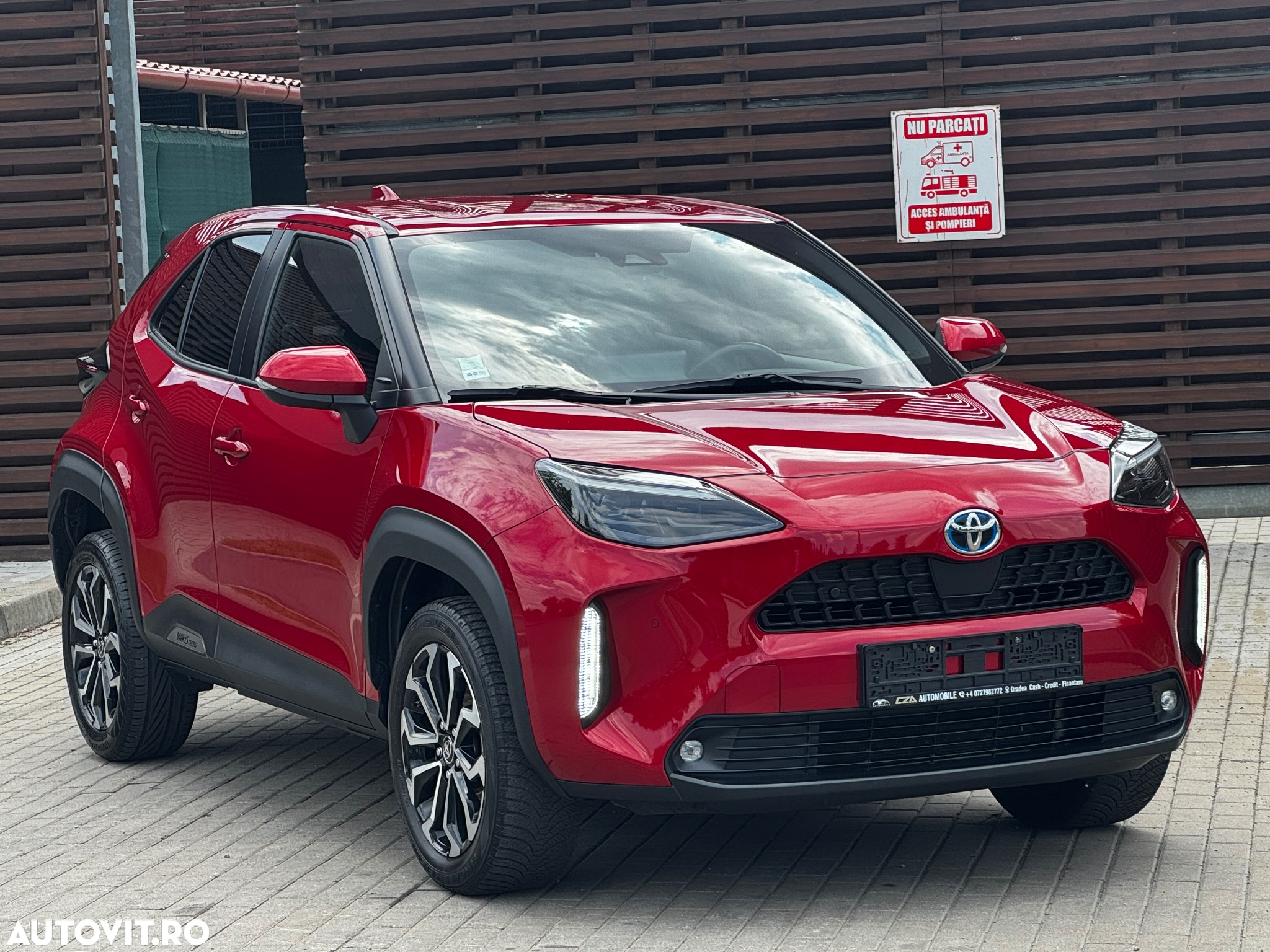 Toyota Yaris Cross 1.5 VVT-i HSD 116 4x4 HEV Dynamic - 4