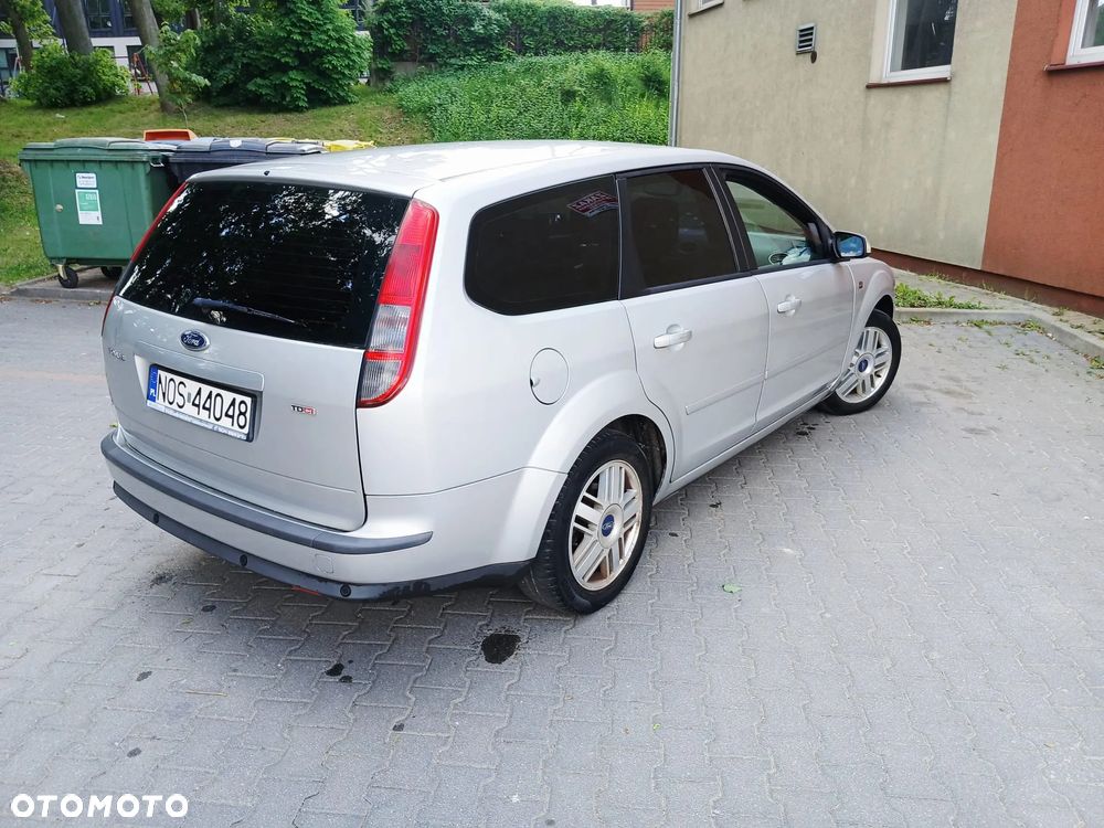 Ford Focus 1.6 TDCi DPF Ghia - 6