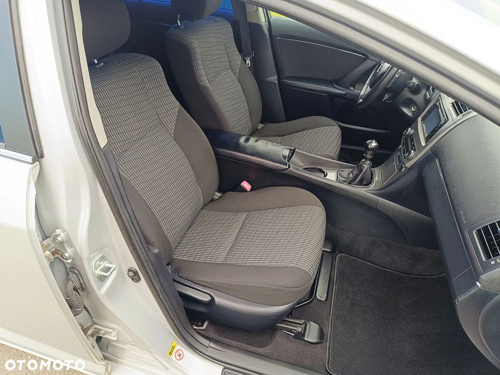 Toyota Avensis - 14