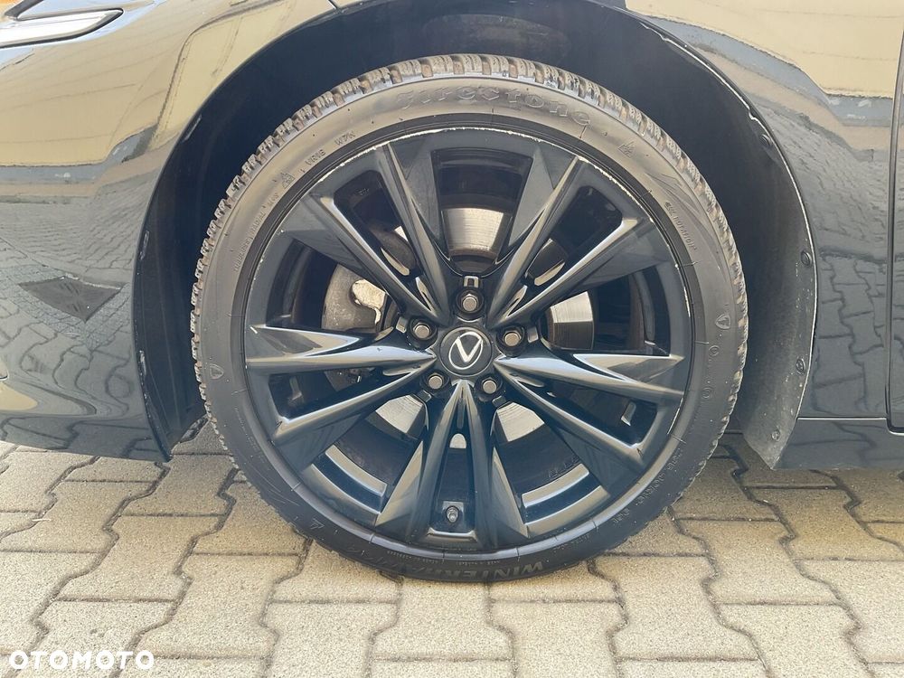 Lexus ES 300h F Sport Edition - 34