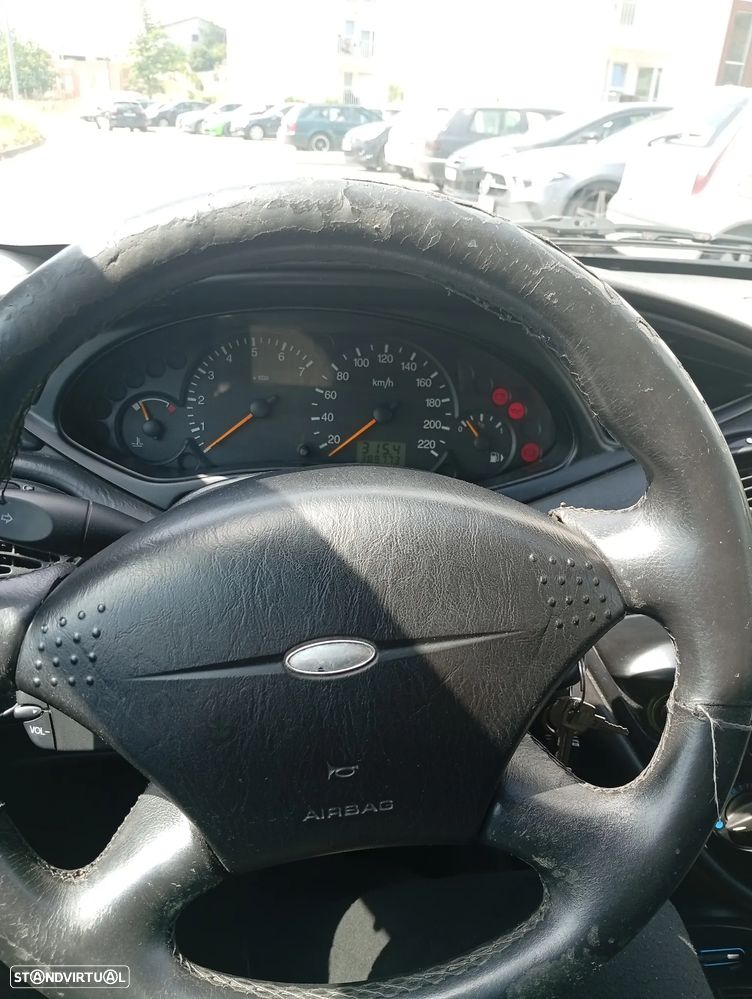 Ford Focus SW 1.8 TDdi Comfort - 16