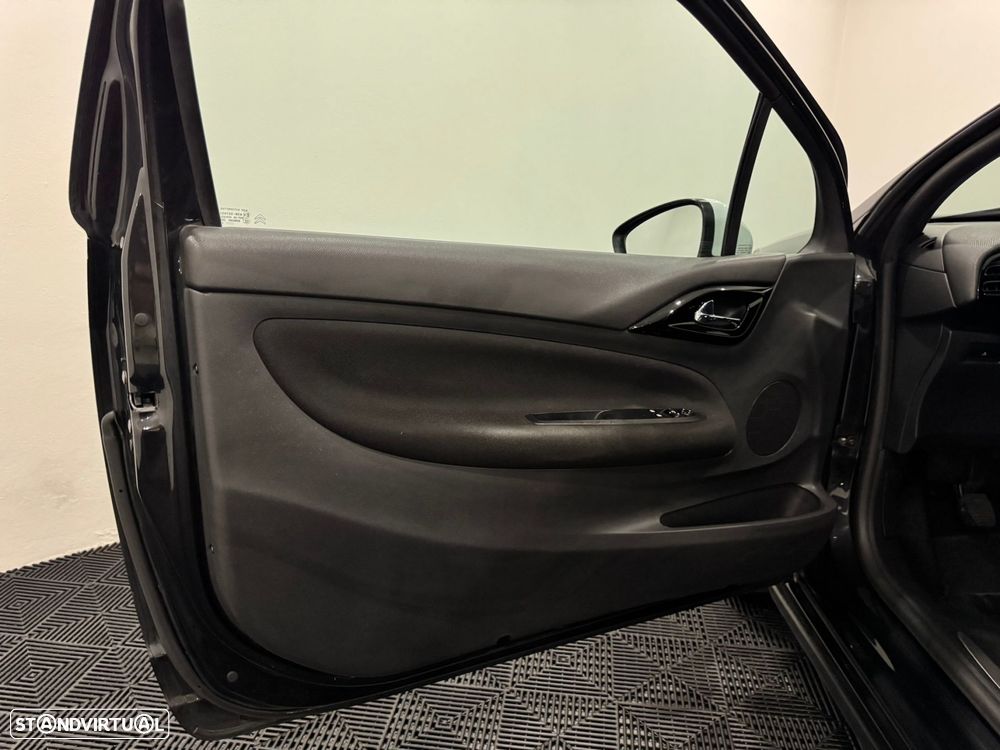 Citroën DS3 1.6 e-HDi So Chic - 37