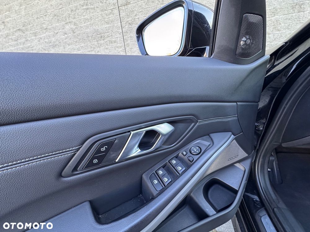 BMW Seria 3 320i xDrive M Sport - 25
