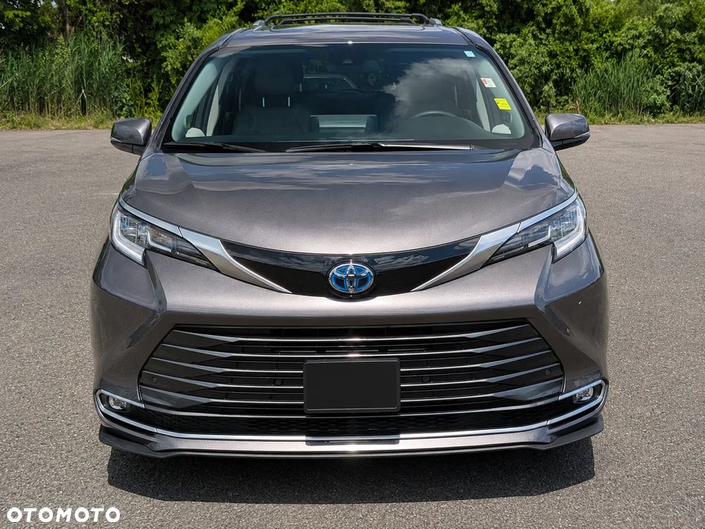 Toyota Sienna - 2