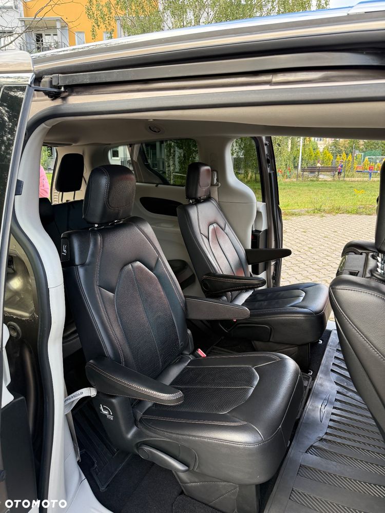 Chrysler Pacifica - 31