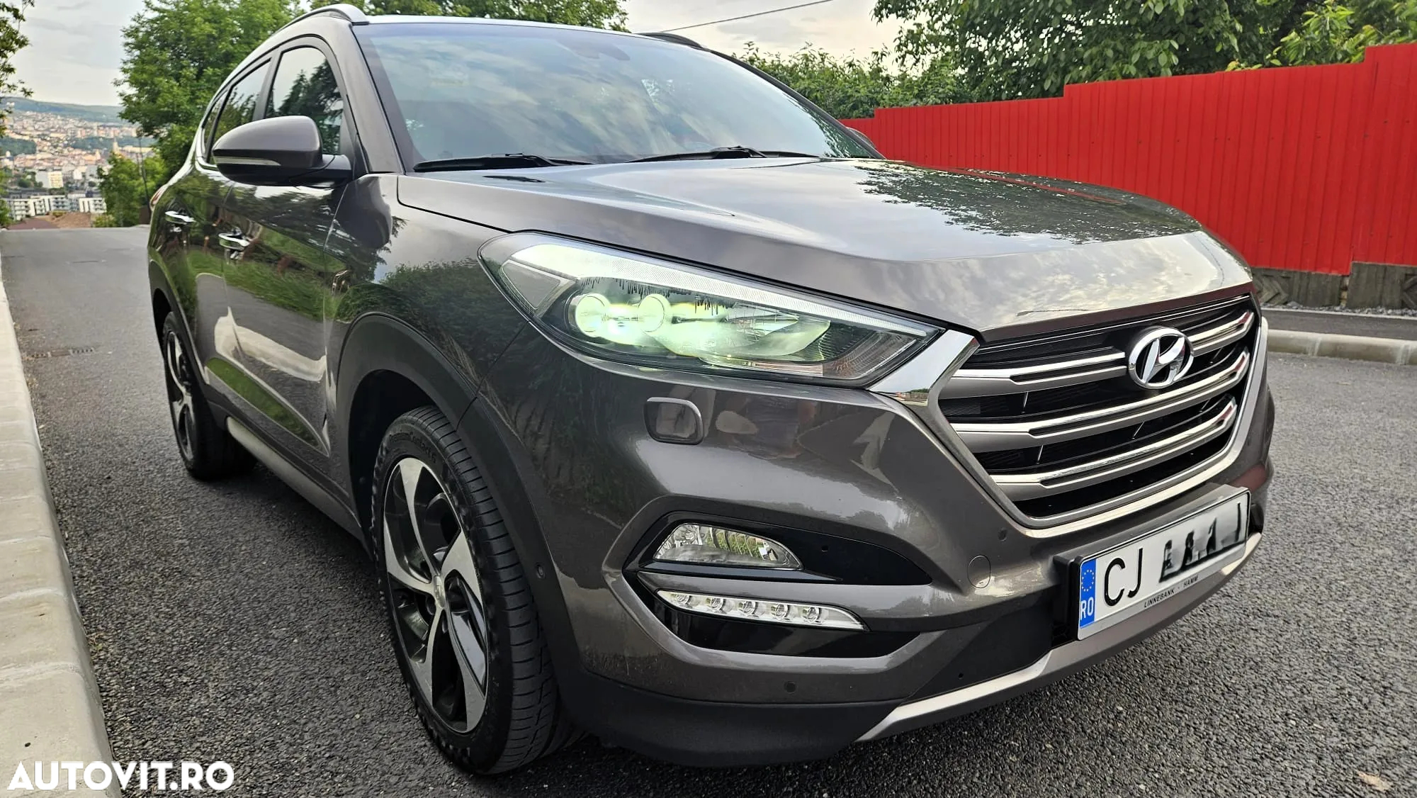 Hyundai Tucson 2.0 CRDI 4WD 6AT Premium+ - 32