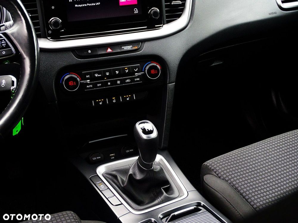Kia Ceed 1.0 T-GDI L Business Line Plus - 32