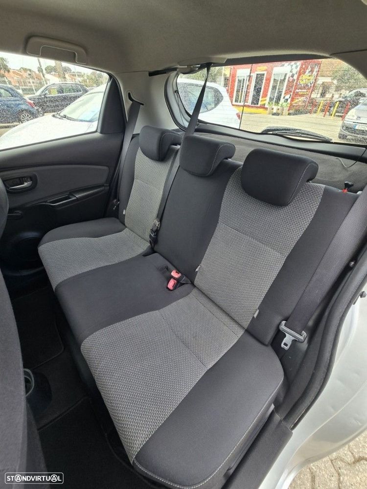Toyota Yaris 1.5 HSD Comfort - 13