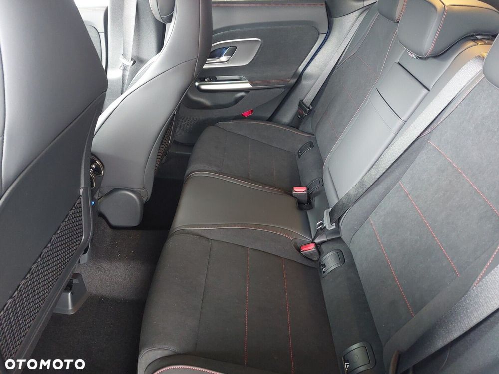 Mercedes-Benz CLA - 10