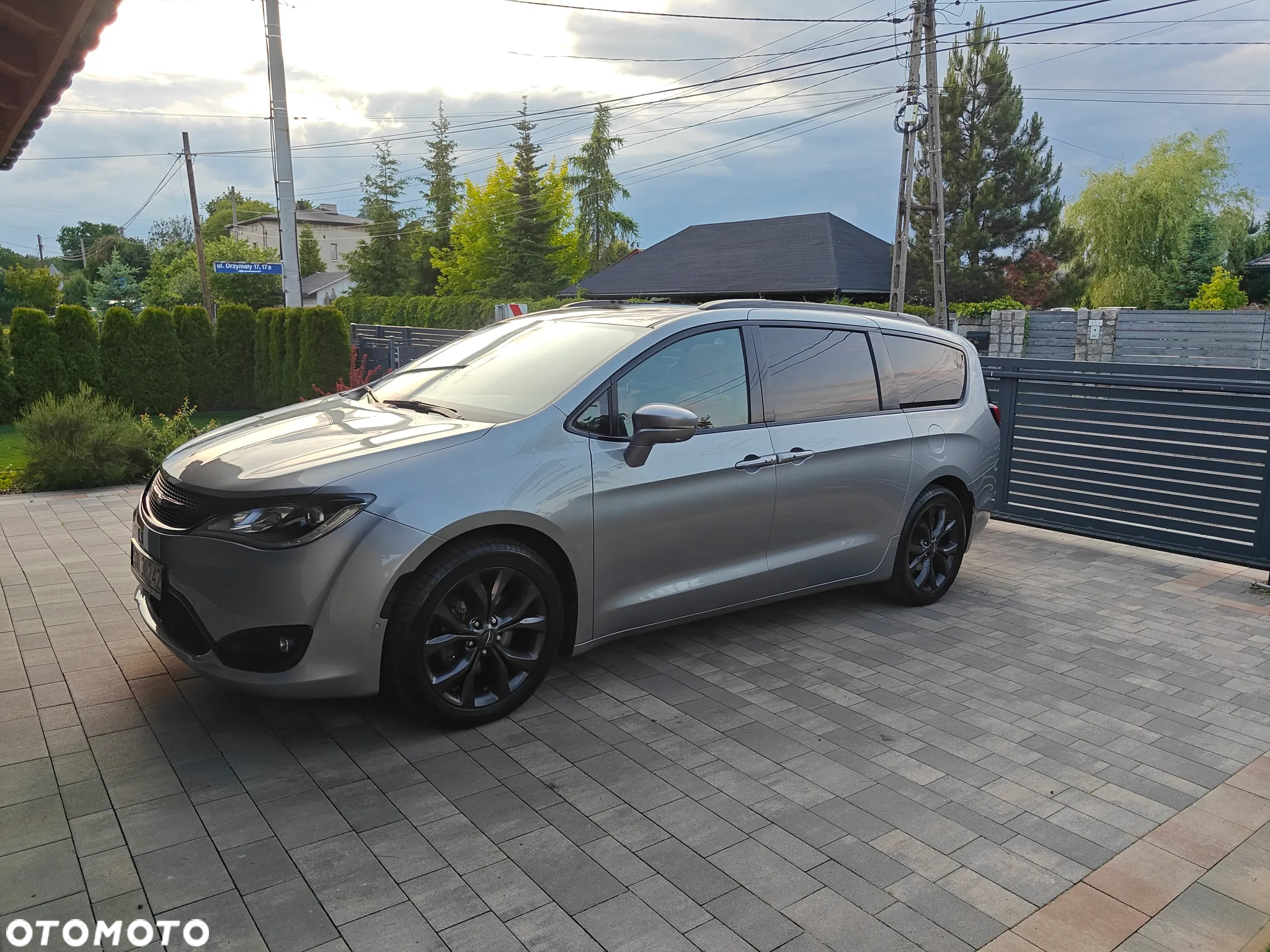 Chrysler Pacifica - 8