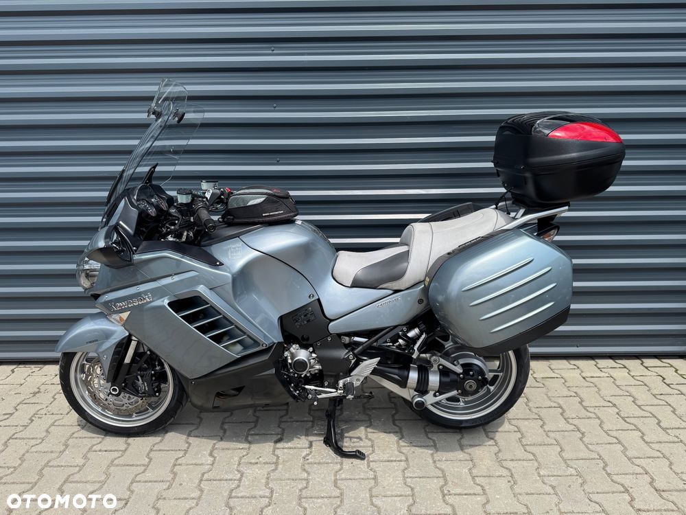 Kawasaki GTR - 4