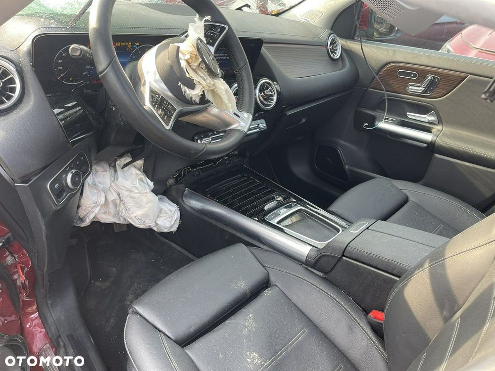 Mercedes-Benz GLA - 9