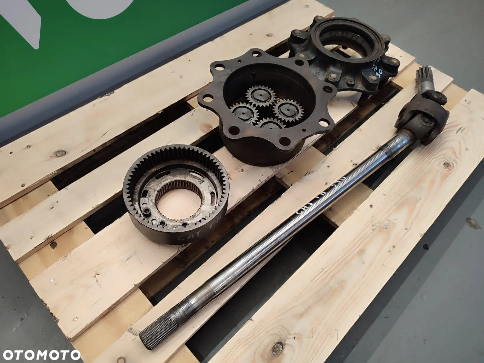 Zwolnica 12799 piasta półoś kompletna Cat th 330 - 3