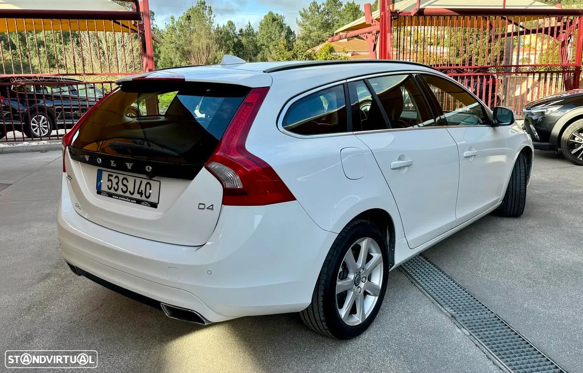 Volvo V60 2.0 D4 Momentum - 4