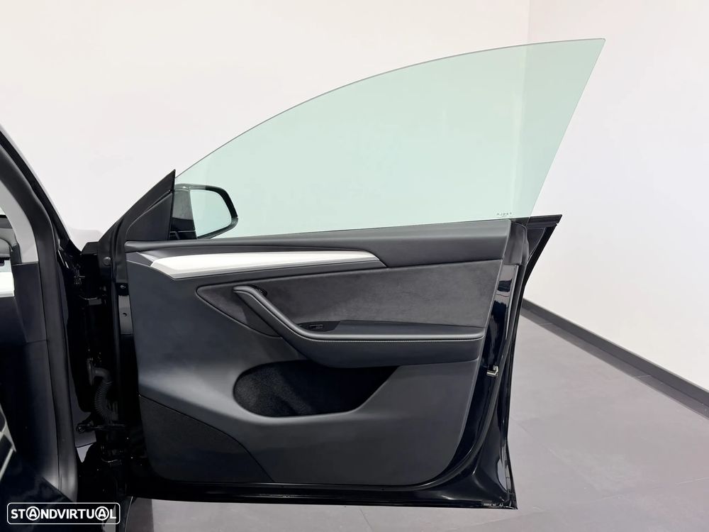 Tesla Model Y Performance Dual Motor AWD - 35
