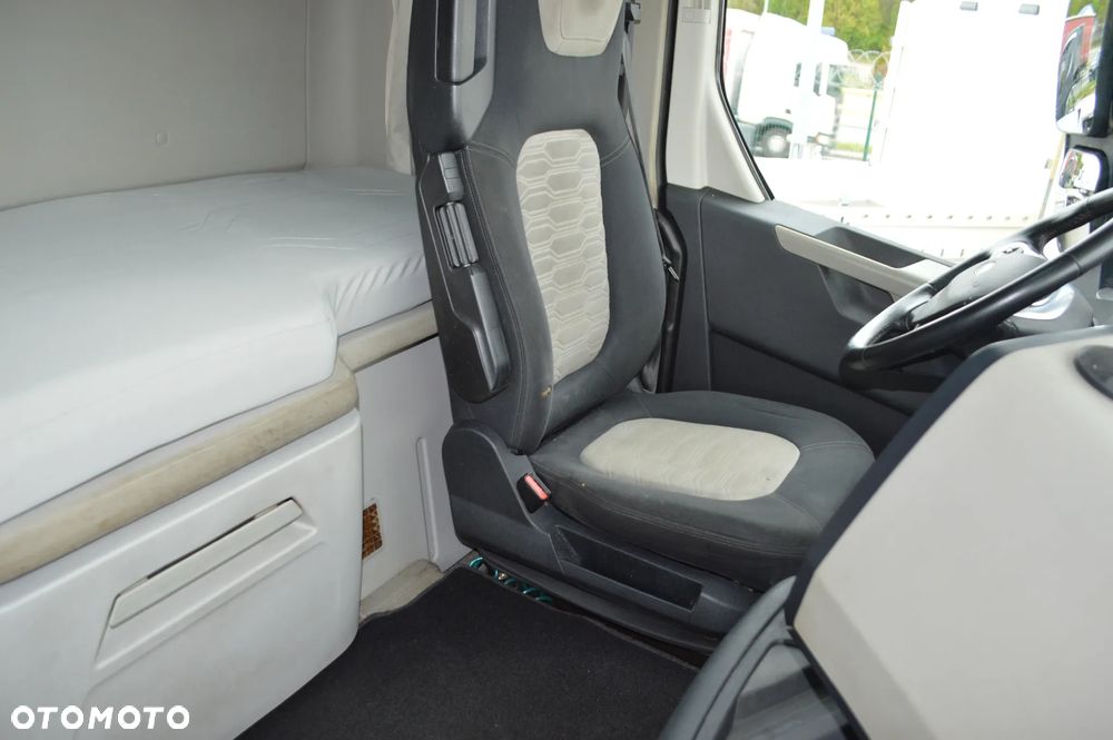 Ford F-MAX - 15